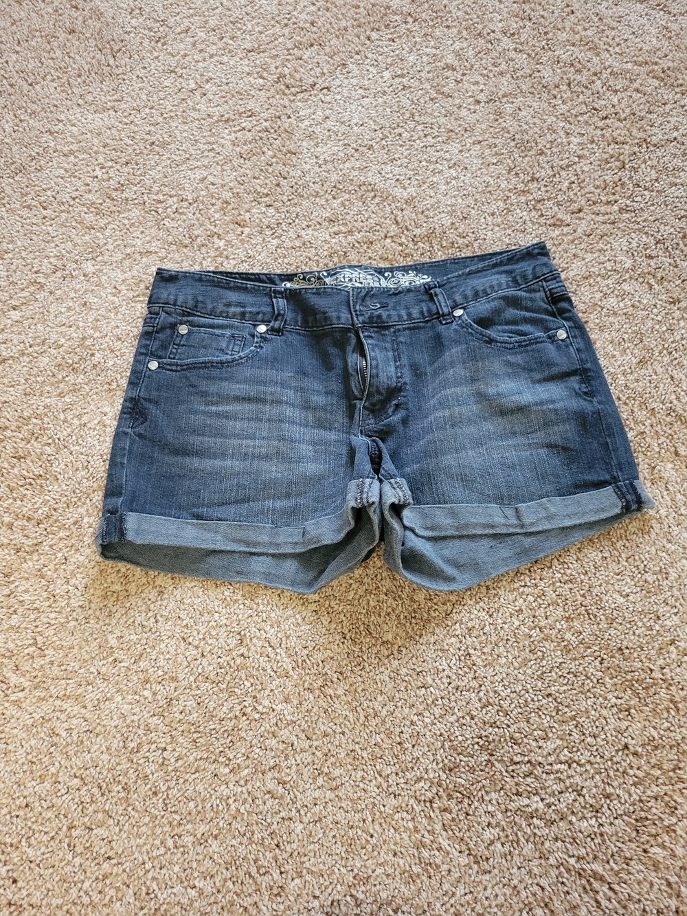 Women’s Dark Denim Rolled-Hem Shorts
